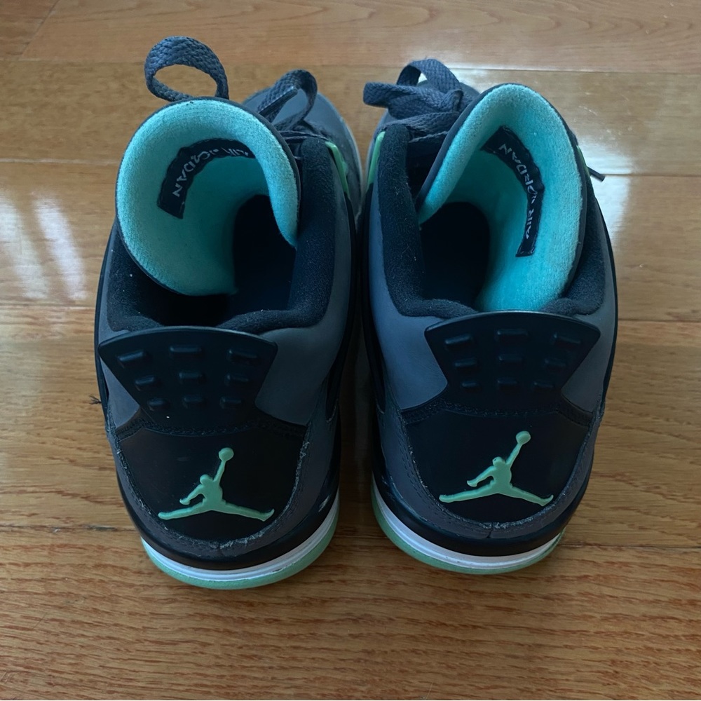 Air Jordan 4 Green aglow